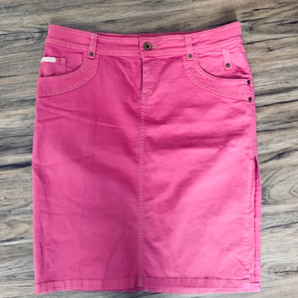 Authentic Dolce and Gabbana Pink Denim (ish) skirt - Picture 2 of 2